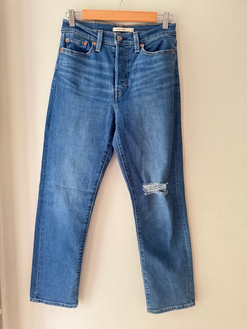 Levi’s women’s wedgie straight jeans - size 28